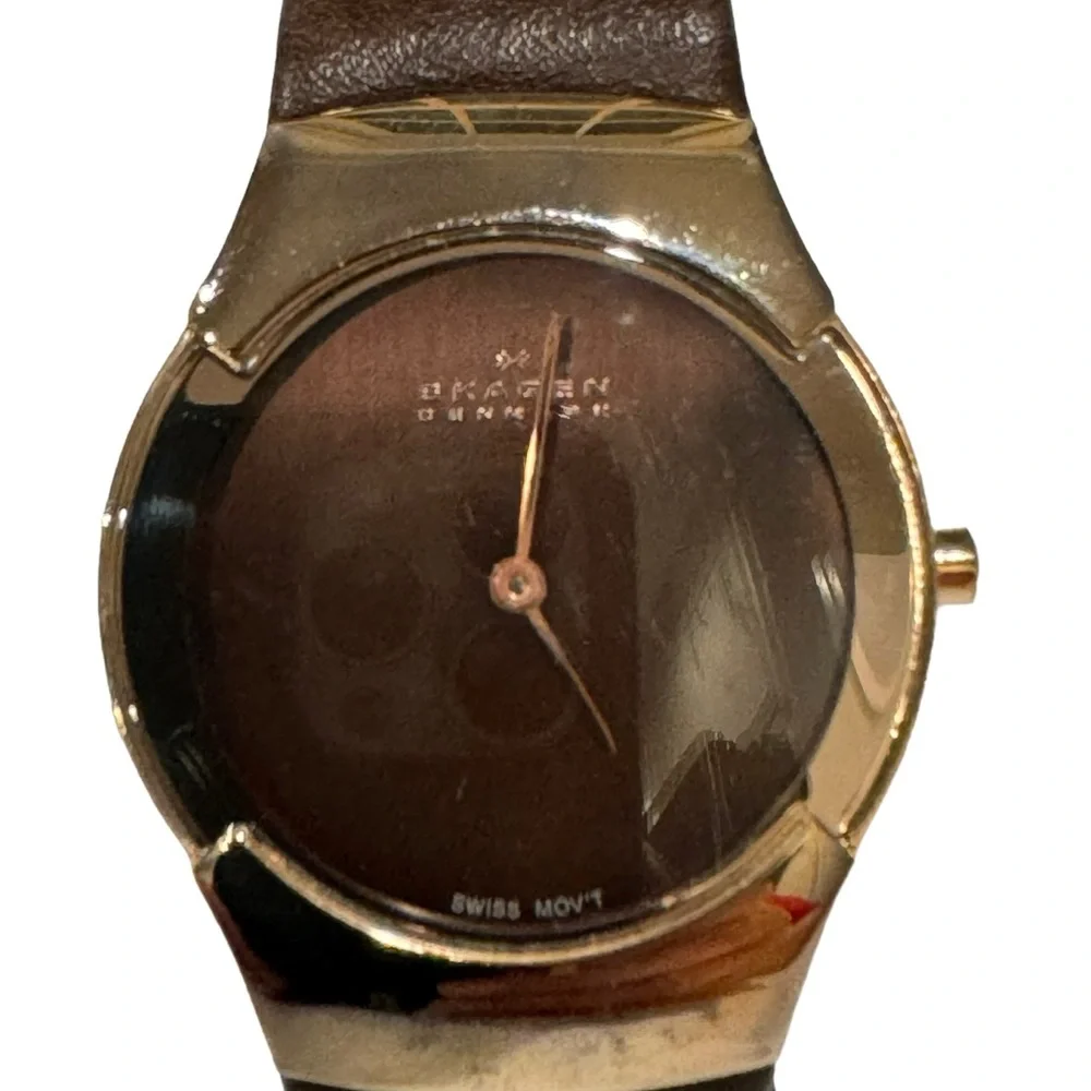 Skagen Rose Gold Tone Women’s Watch with brown face and leather band. Worn.